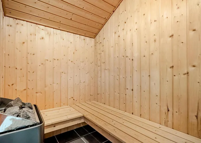 Dom wakacyjny In With Sauna